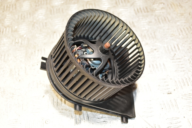 Электродвигатели (электродвигатель отопителя) или розетка прицепа штепсельная Seat Toledo 2