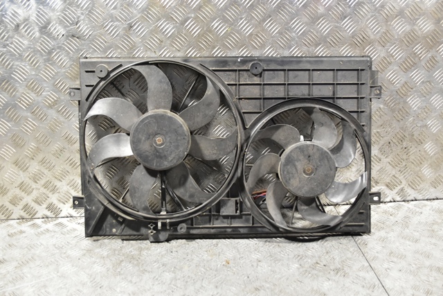 Вентилятор радиатора комплект 2 секции 7 лопастей+7 лопастей с диффузором skoda (a5) 2.0tdi 1K0121207BB