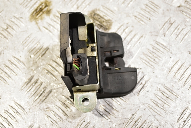 Замок и ручка двери задка 1T0827505G VAG