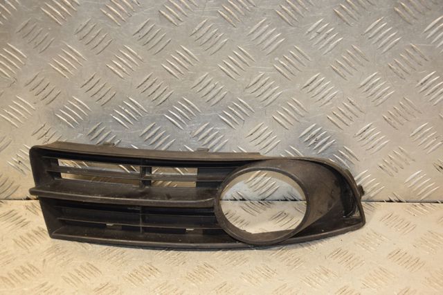 Решетка переднего бампера, правая 1T0853666A VAG