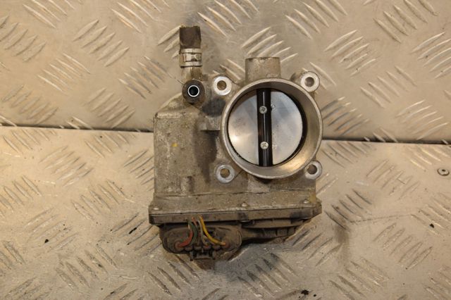 Блок дроссельной заслонки 2203037010 TOYOTA