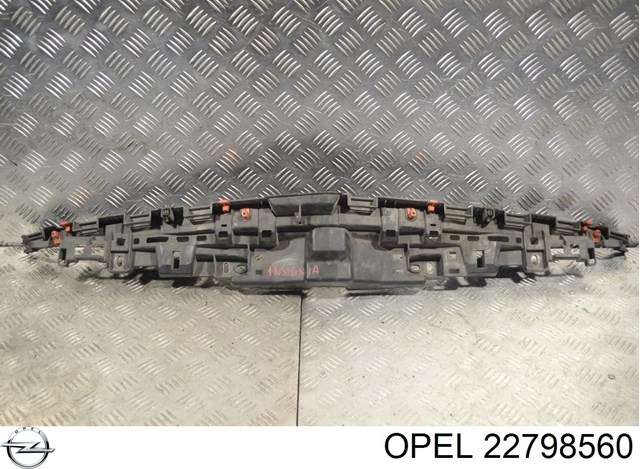 Кронштейн бампера переднего, центральный 22798560 OPEL