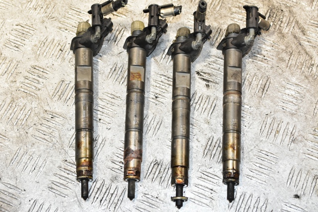 TOYOTA 2367033050 Форсунка впрыска топлива в наличии Киев