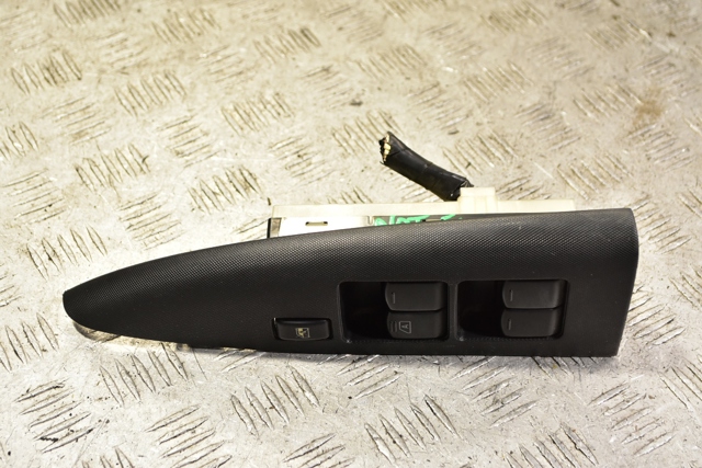Кнопки переднего левого стекло подъёмника 254019U10A NISSAN