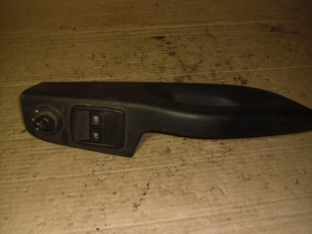 Кнопки переднего левого стеклоподъёмника 254118722R NISSAN