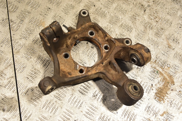 28411SC001 SUBARU Цапфа (поворотный кулак) задний правый купить в Ирпень