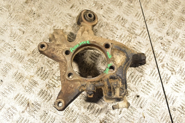 Кулак поворотный левый 28411SC010 SUBARU