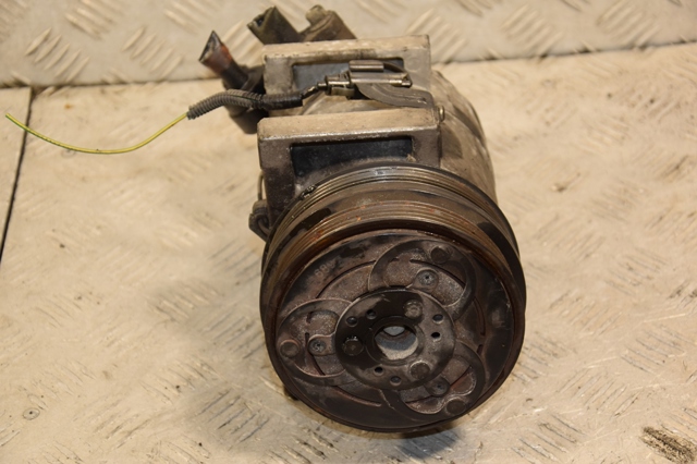 Компрессор кондиционера 30761390 VOLVO