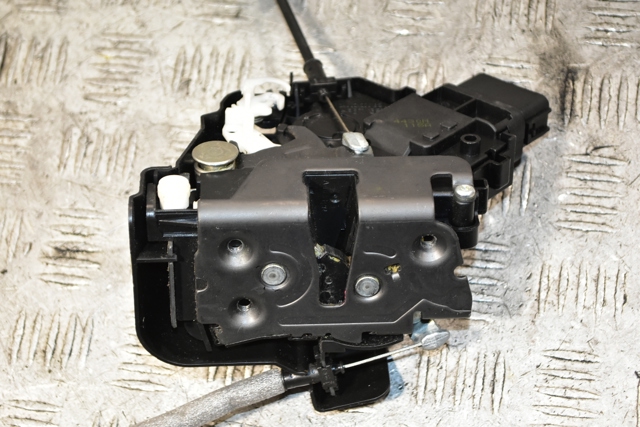 VOLVO 30799324 Замок двери задней левой в наличии Запорожье