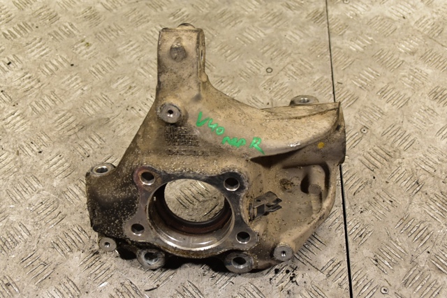 Цапфа (поворотный кулак) передний правый 31302822 VOLVO
