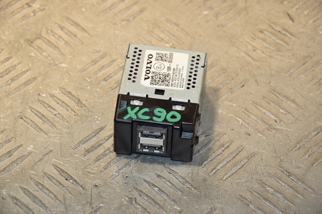 USB-разветвитель 31407038 VOLVO