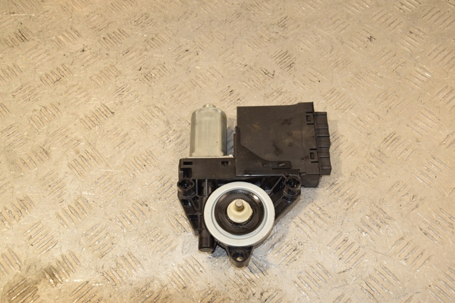 VOLVO 31674755 Кнопка включения мотора стеклоподъемника передняя левая в наличии Житомир