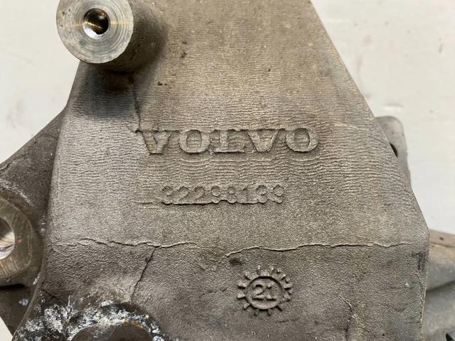 32298139 VOLVO Цапфа (поворотный кулак) передний левый купить в Черновцы