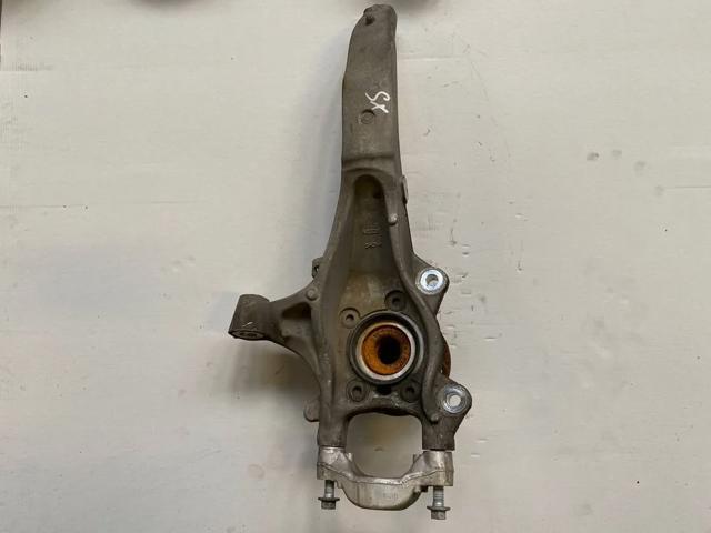 VOLVO 32298139 Цапфа передняя левая в наличии Павлоград