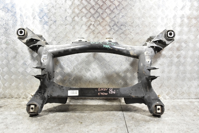 Поперечка задней подвески 33316798968 BMW