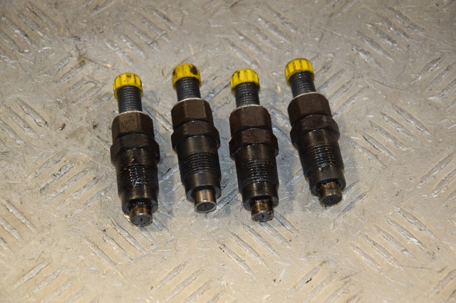 Форсунка дизельная в сборе 3380042600 HYUNDAI