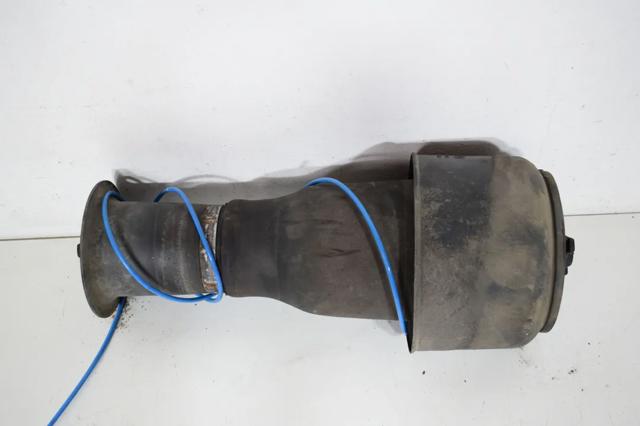 Пневмоподушка задняя 37106781844 BMW