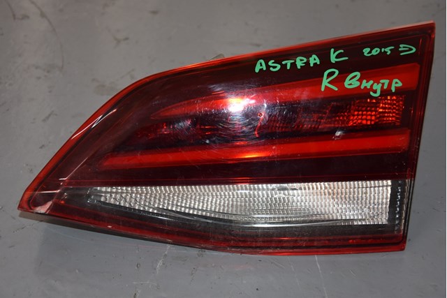 Фара задняя правая внутренняя 39077383 OPEL
