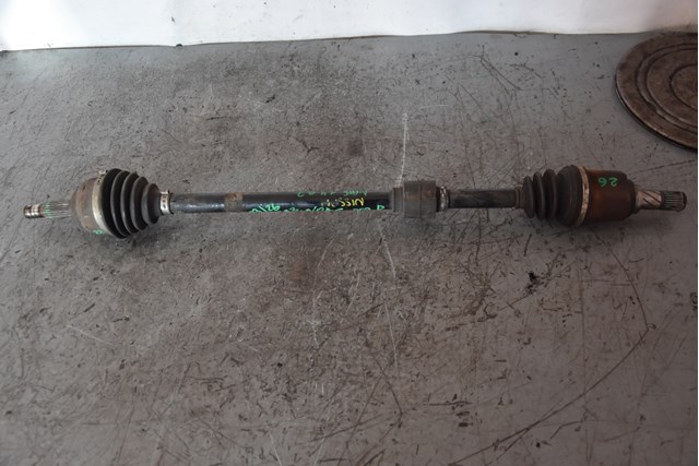 Вал приводной правый 391001U600 NISSAN