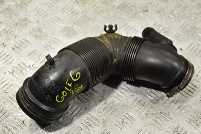 Воздушный патрубок расходомера Skoda SuperB II