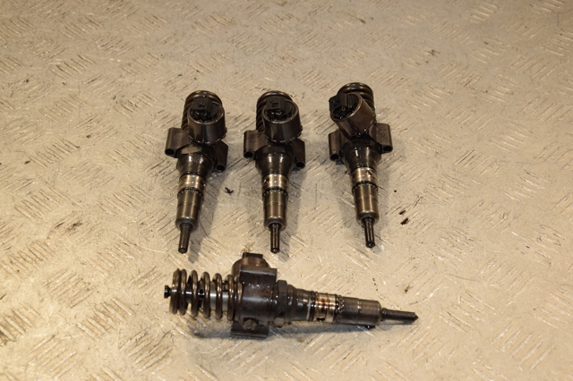 Клапанная форсунка 414720404 MITSUBISHI