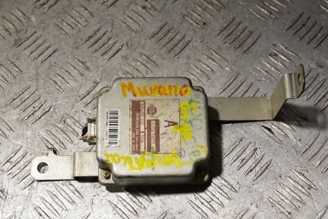 Модуль управления (ЭБУ) полным приводом 41650CB020 NISSAN