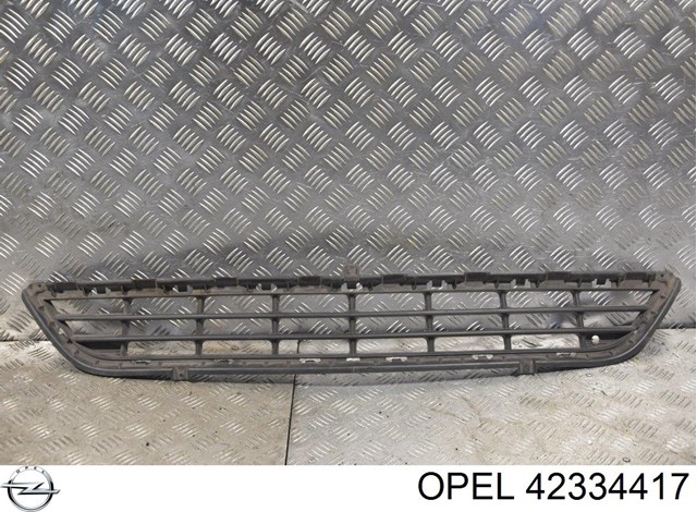 Центральная решетка переднего бампера 42334417 OPEL