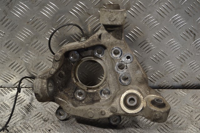 NISSAN 430181AA0A Цапфа задняя правая в наличии Кривой Рог