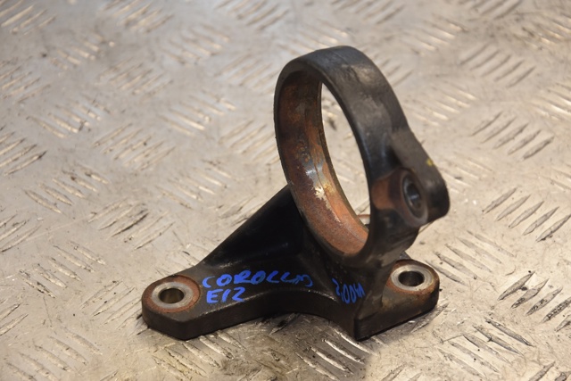 Опора подвесного подшипника передней полуоси 4345705030 TOYOTA