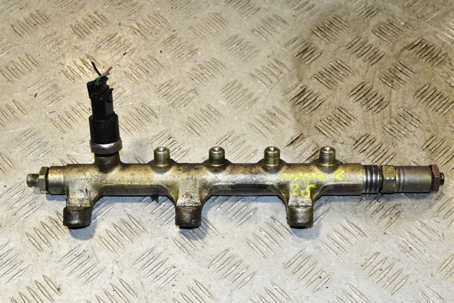 Распределитель топлива (рампа) 445214025 NISSAN