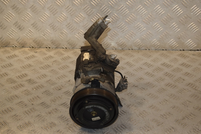 Компрессор климатической установки 4472203275 TOYOTA