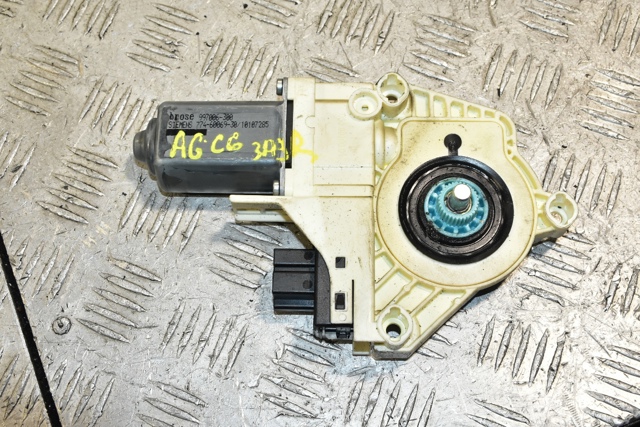 Мотор стеклоподъемника двери задней, правой 4F0959802F VAG