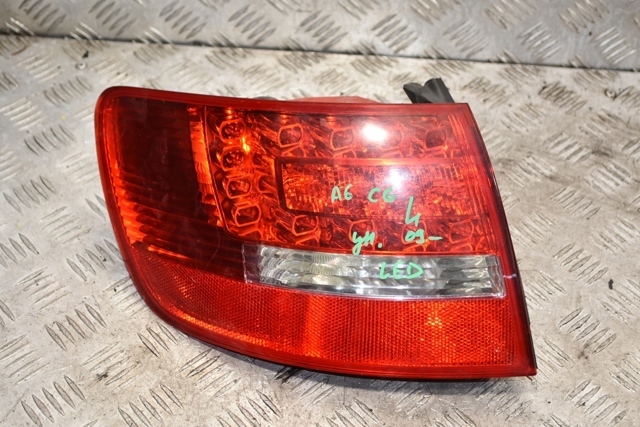 Задняя левая внешняя фара 4F9945095E VAG