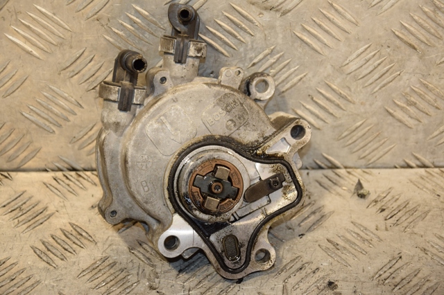 Насос вакуумный 4R8Q2A451AF LAND ROVER