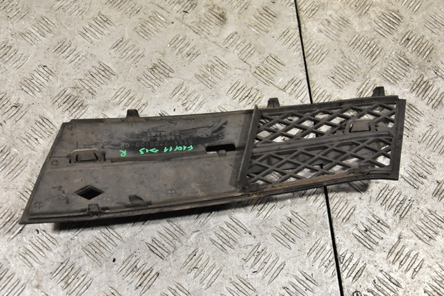 Решетка переднего бампера, правая BMW 5