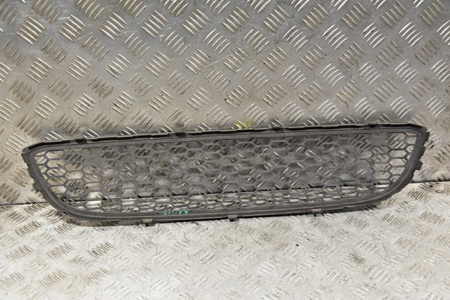 BMW 51117906809 Решетка бампера переднего центральная в наличии Винница