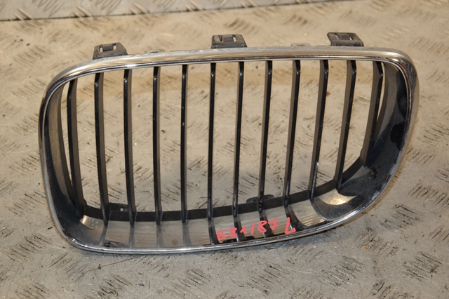 Решетка радиатора левая 51137166439 BMW