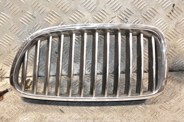 Решетка радиатора левая 51137200727 BMW