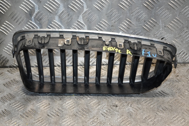 51137200728 BMW Решетка радиатора правая купить в Чернигов