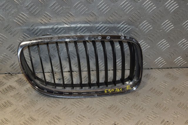 Решетка радиатора правая 51137201968 BMW