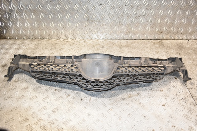 Решетка радиатора 5311102390 TOYOTA