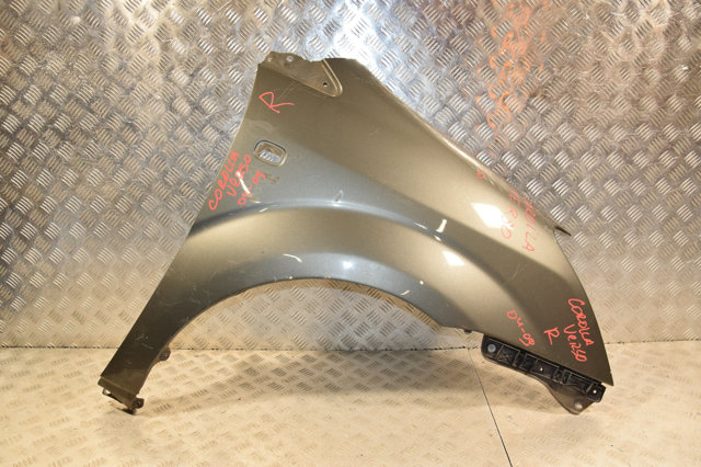 Боковая часть передняя правая 538110F010 TOYOTA