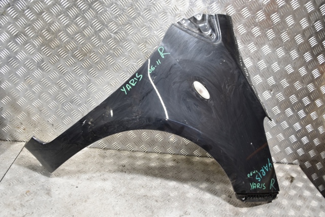 Переднее правое крыло 5381152210 TOYOTA