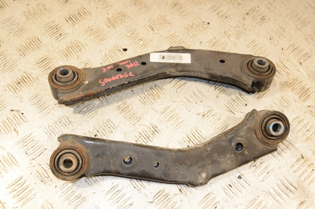 Рычаг задней подвески поперечный 551002S150 HYUNDAI