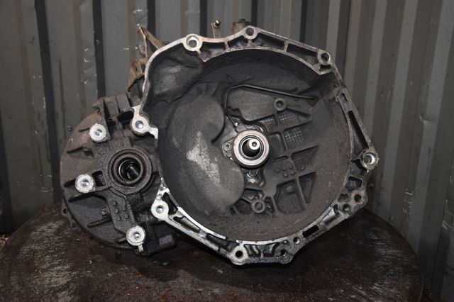 Ручная коробка передач 55561599 OPEL