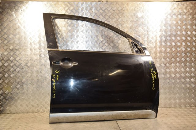 Пассажирская передняя дверь 5700A278 MITSUBISHI