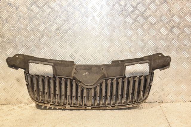VAG 5J0853668A Решетка радиатора в наличии Черкассы