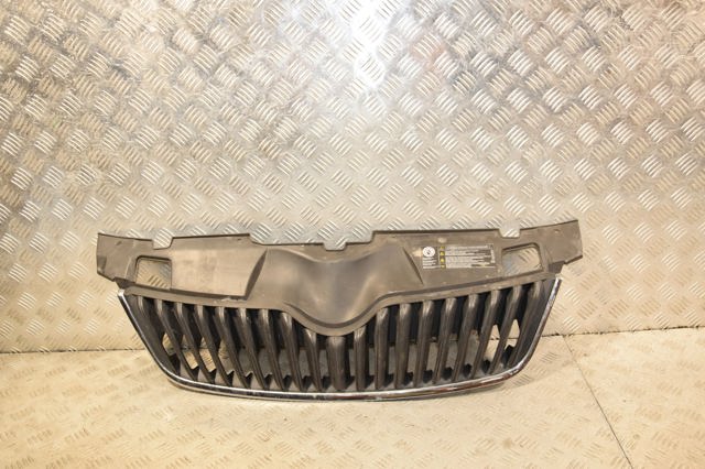 Решетка радиатора 5J0853668C VAG