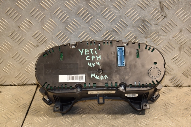 VAG 5L0920840H Панель приборов в наличии Ирпень