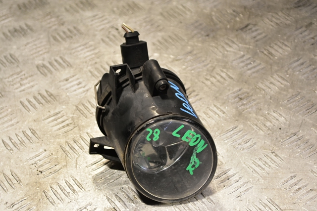 VAG 5P0941700A Фара противотуманная правая в наличии Харьков